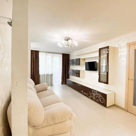 Beautiful 1-Bedroom Near Most City Center Dnipro Dış mekan fotoğraf