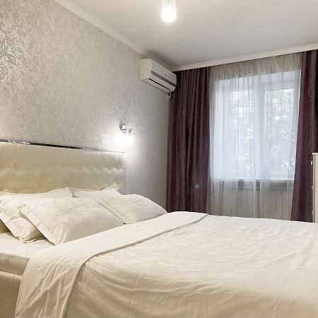 Beautiful 1-Bedroom Near Most City Center Dnipro Dış mekan fotoğraf