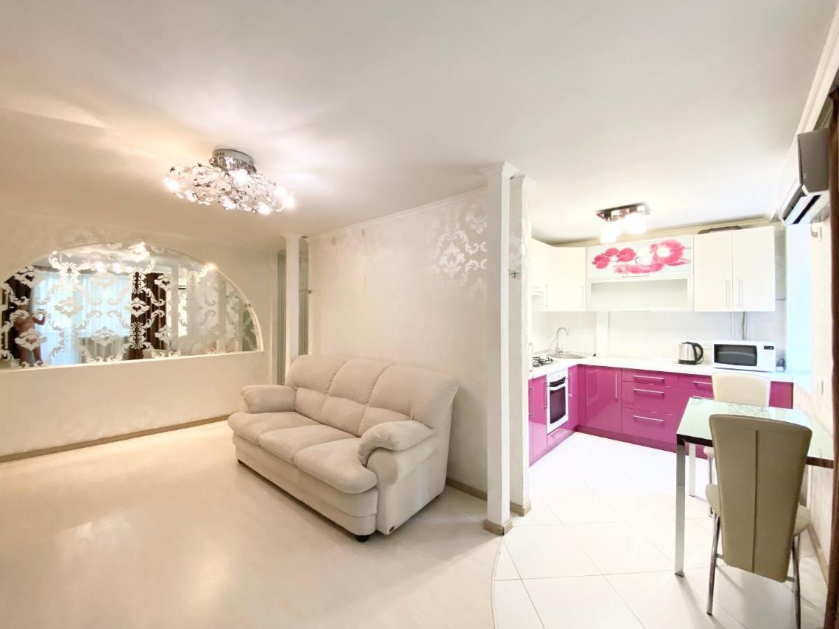 Beautiful 1-Bedroom Near Most City Center Dnipro Dış mekan fotoğraf