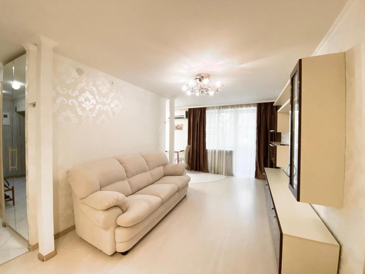 Beautiful 1-Bedroom Near Most City Center Dnipro Dış mekan fotoğraf