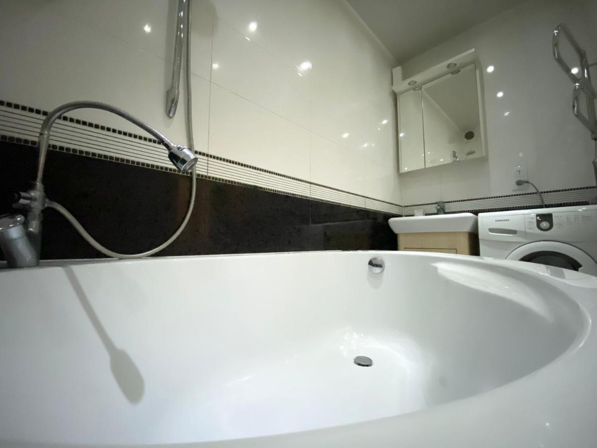 Beautiful 1-Bedroom Near Most City Center Dnipro Dış mekan fotoğraf