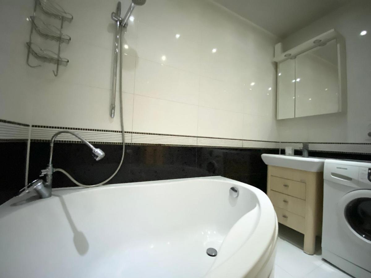 Beautiful 1-Bedroom Near Most City Center Dnipro Dış mekan fotoğraf